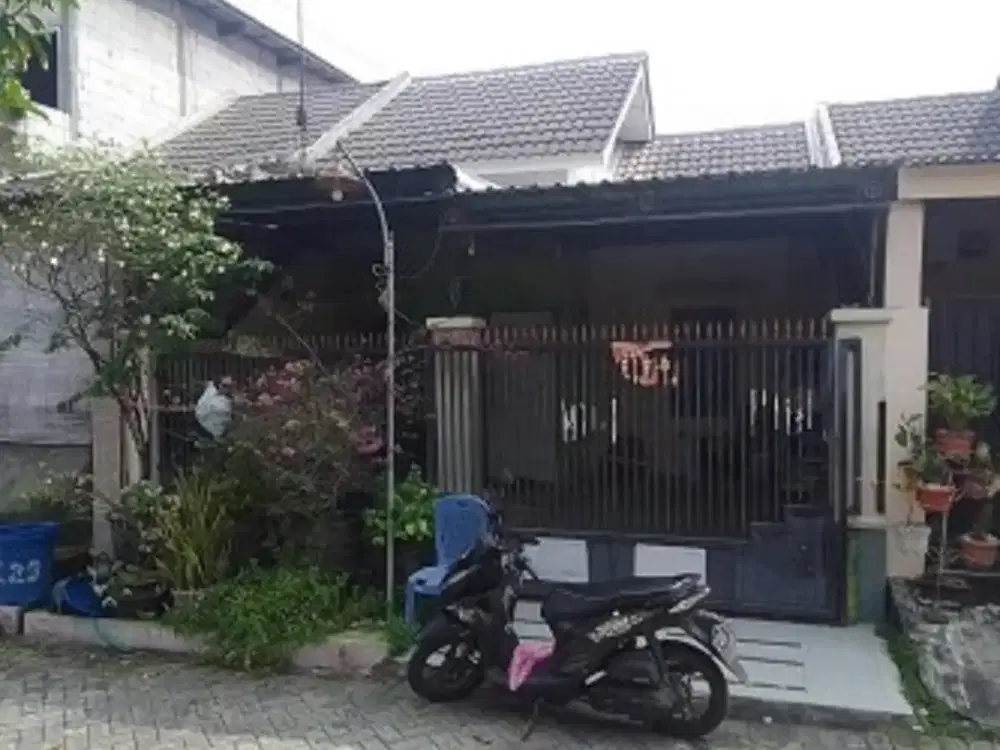RUMAH DI PERUM GRIYA TAMAN ASRI BLOK E-22, KEMBANGAN, KEBOMAS GRESIK