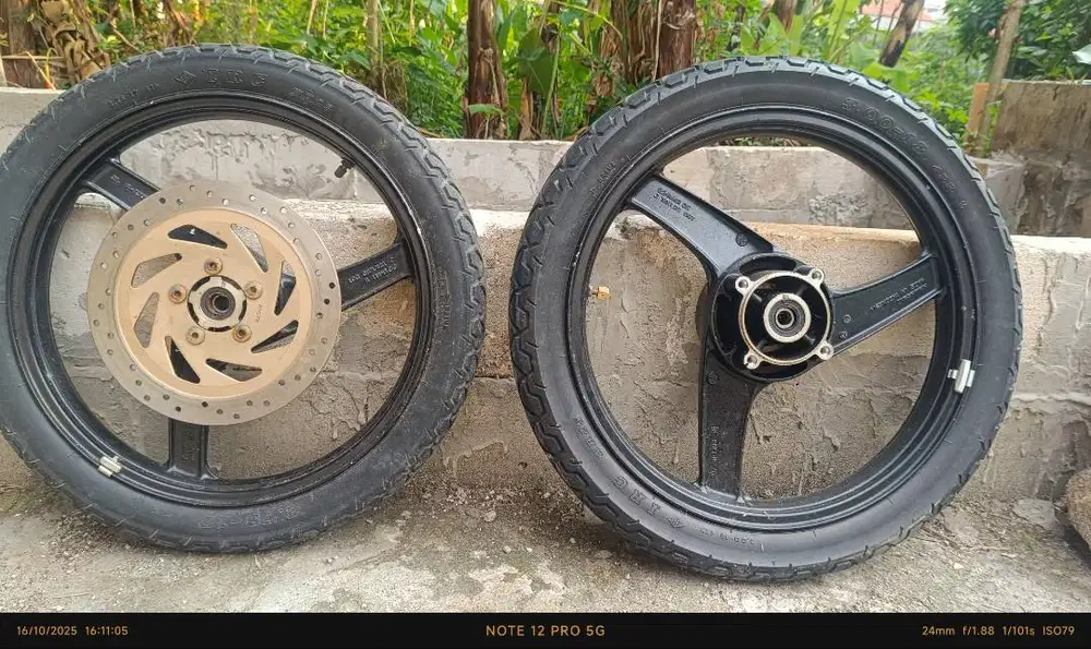 Di jual velg ninja bekas + ban dan piringan original