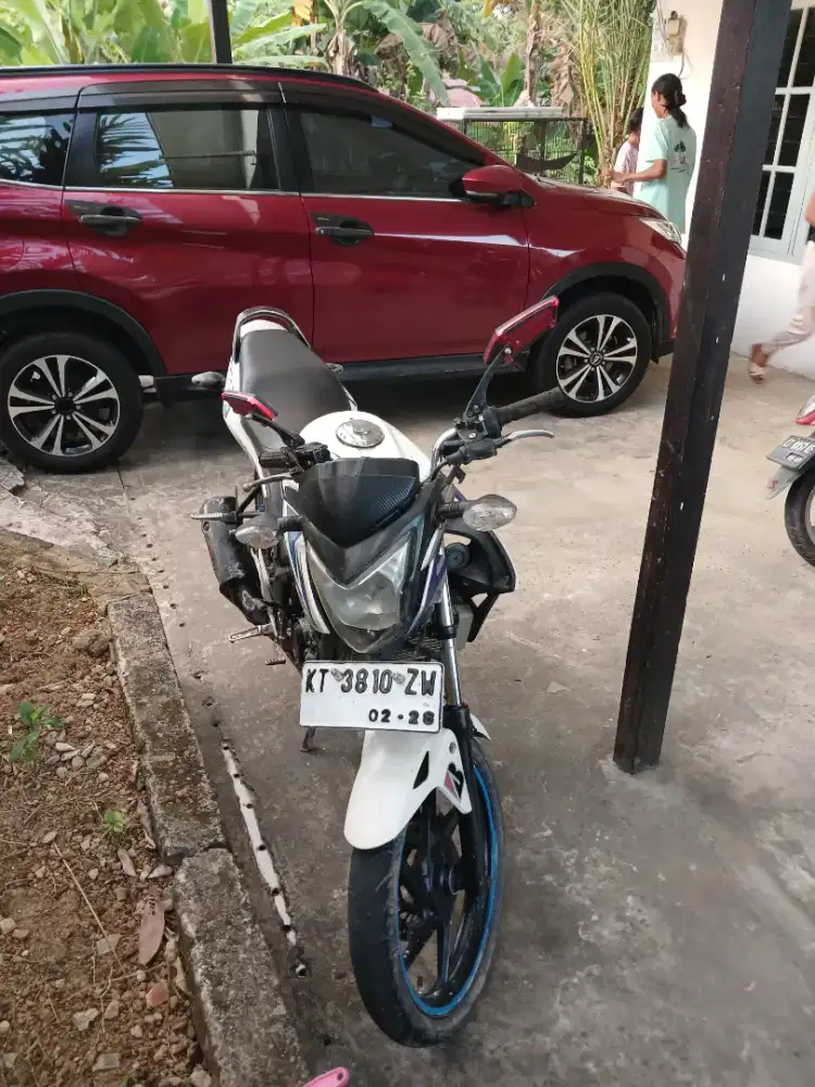 Motor honda CB 150 r tahun 2015