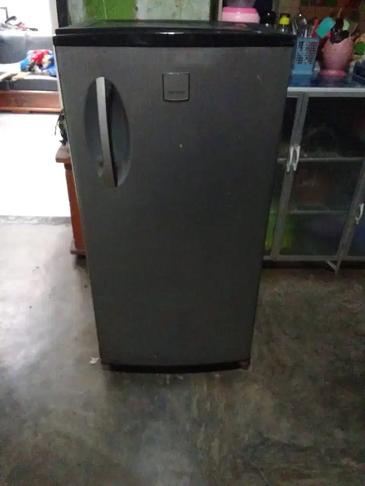 Kulkas Polytron series 16 RUSAK