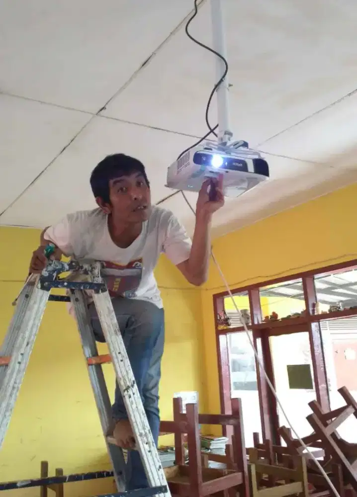 pasang & jual bracket buat gantungan proyektor infocus di plafon beton