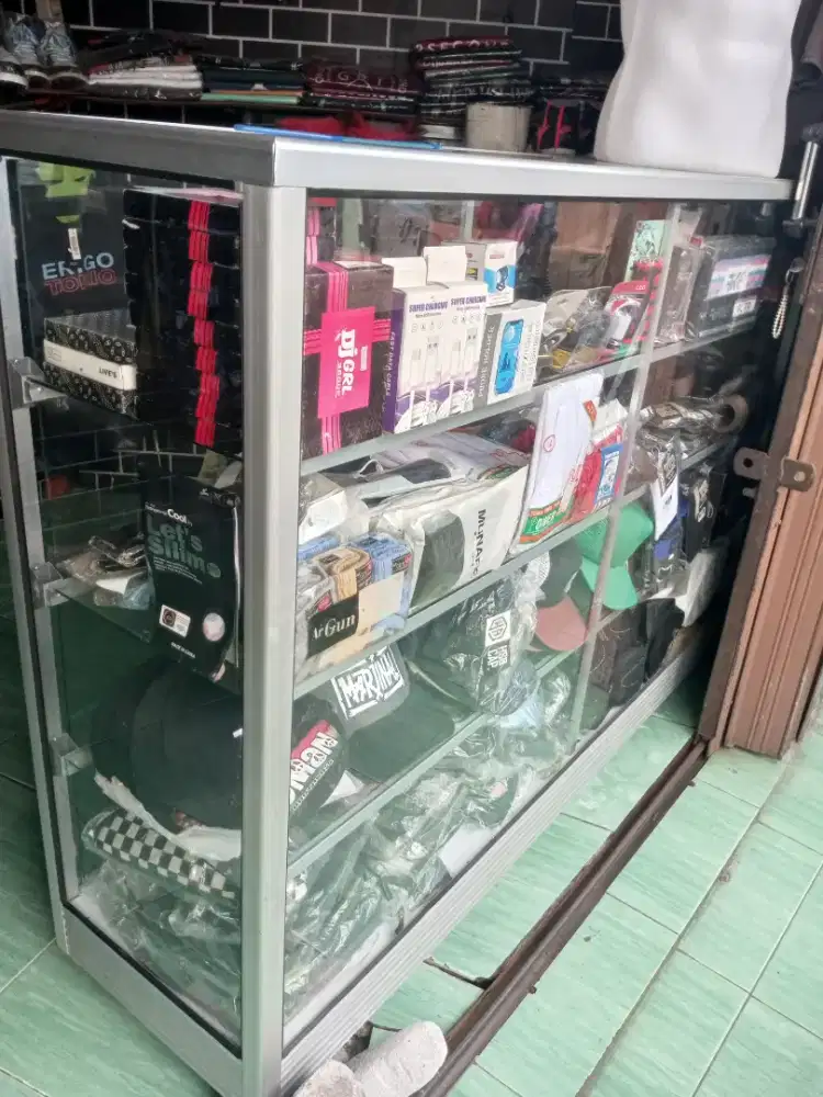 Etalase kondisi masih bagus