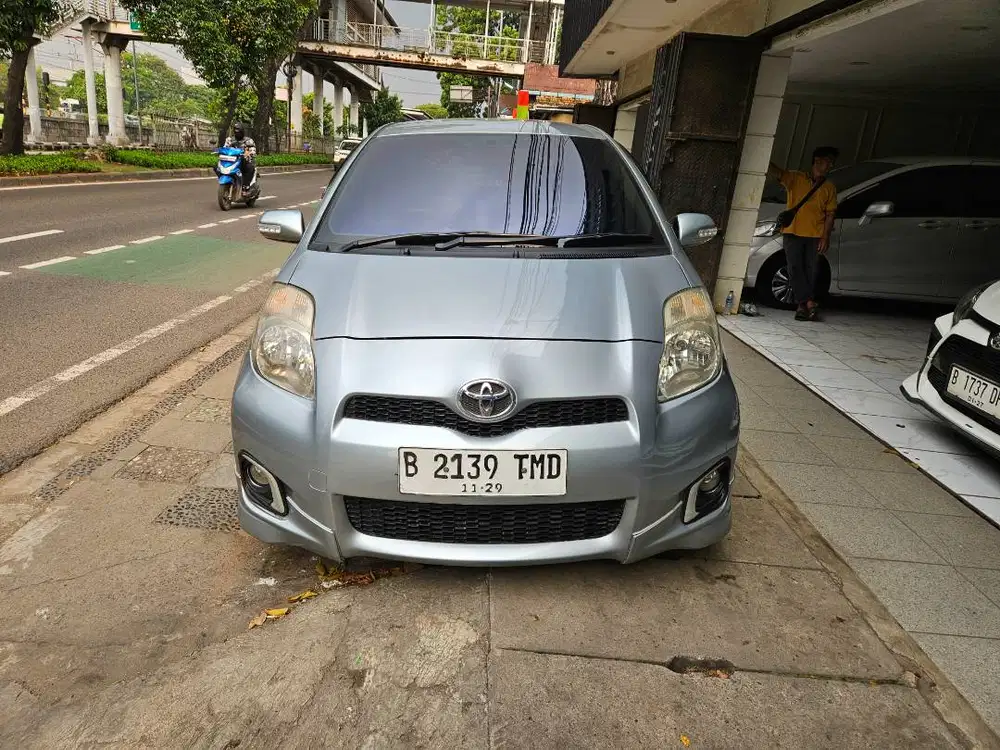 Toyota Yaris E Tahun 2012 Facelift Abu-abu Matic