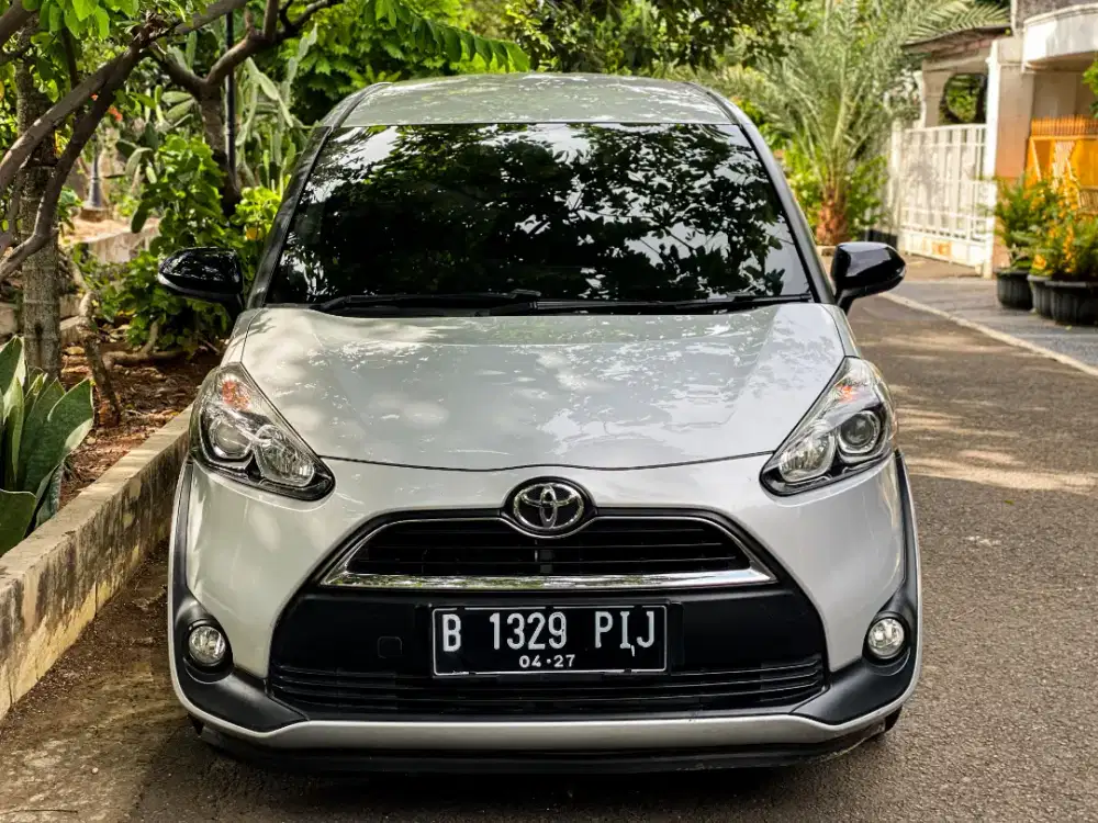 Sienta V MT 2017 Silver DP 5jt Cash Atau Kredit Terbaik SeOLX!