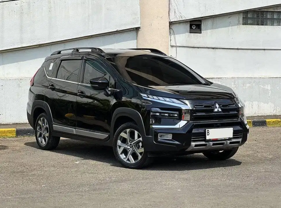 KM 10rb 2023 Mitsubishi Xpander Cross Premium Package 1.5 CVT Hitam