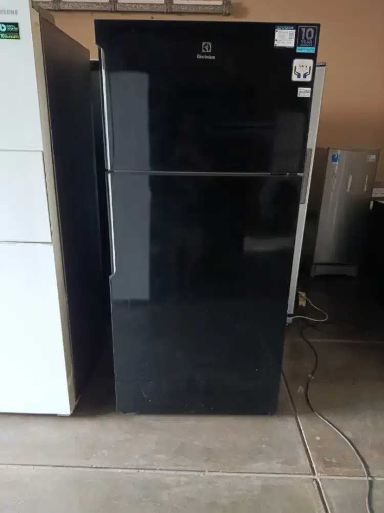 kulkas Electrolux jumbo 2 pintu
