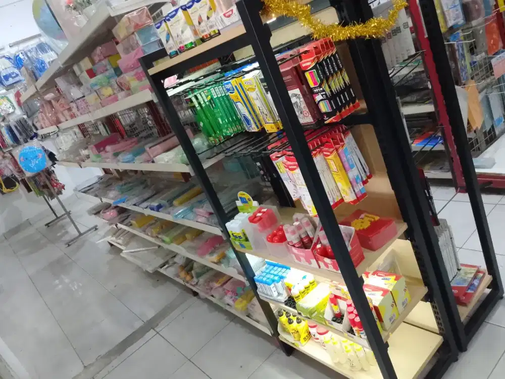 Rak bekas alat tulis