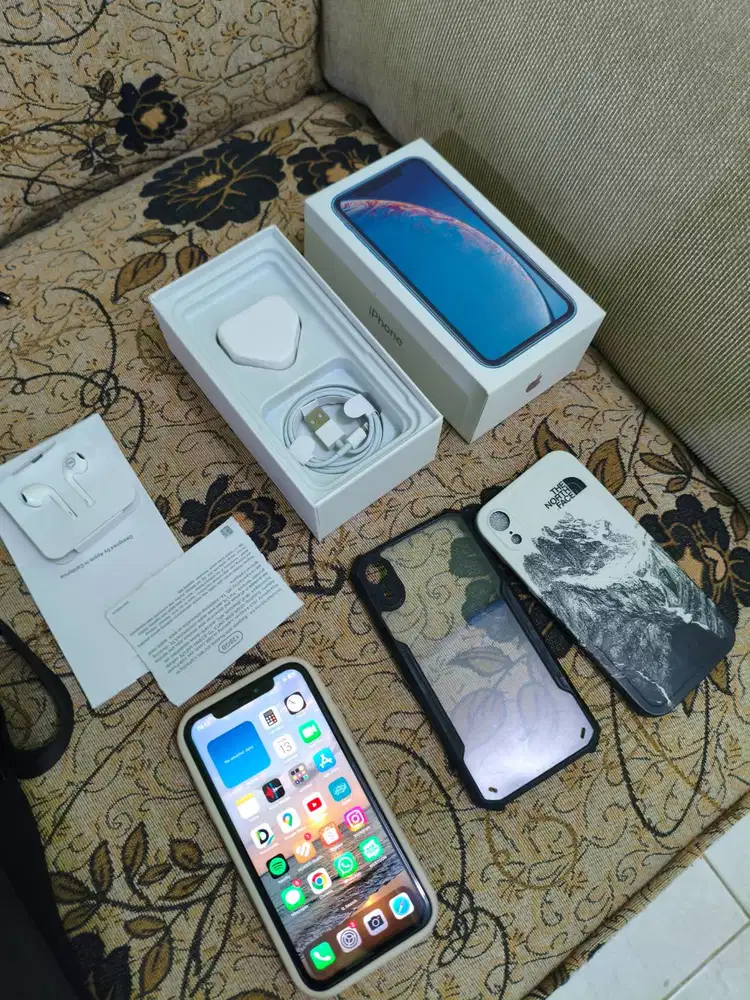 Iphone xr blue 128gb pemakaian cewek