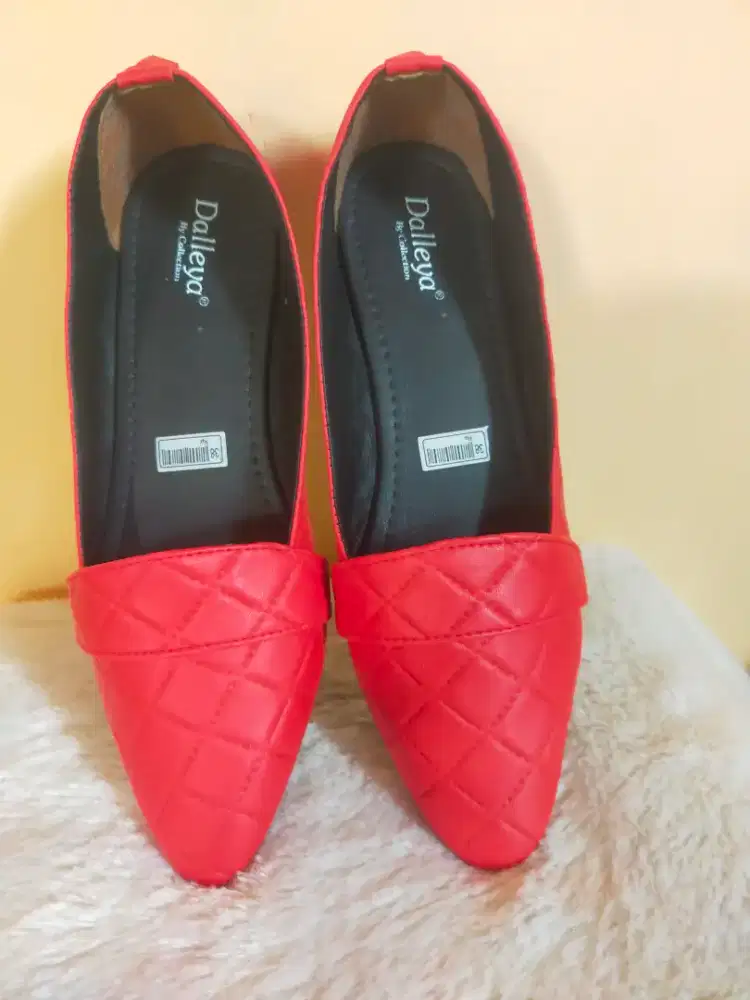 Sepatu flat uk 38