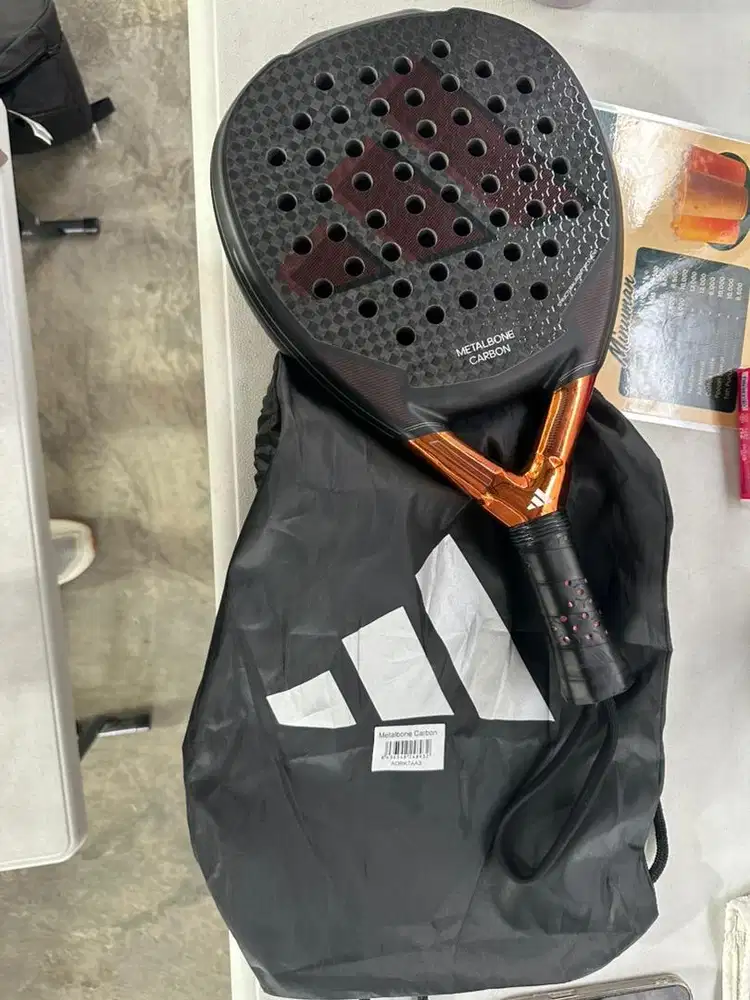Raket padel Adidas metalbone carbon 3.3 2024 seperti baru
