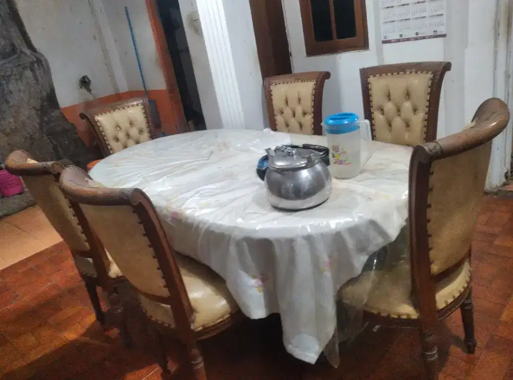 Dijual meja makan kayu jati ukiran