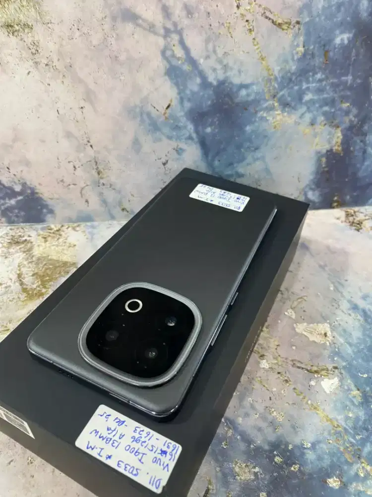 Di jual HP IQOO 13 BMW MOTORSPORT RAM 16GB ROM 512GB