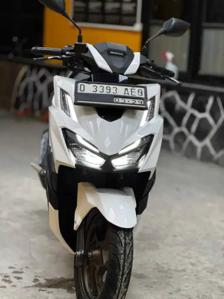 Vario 160 putih