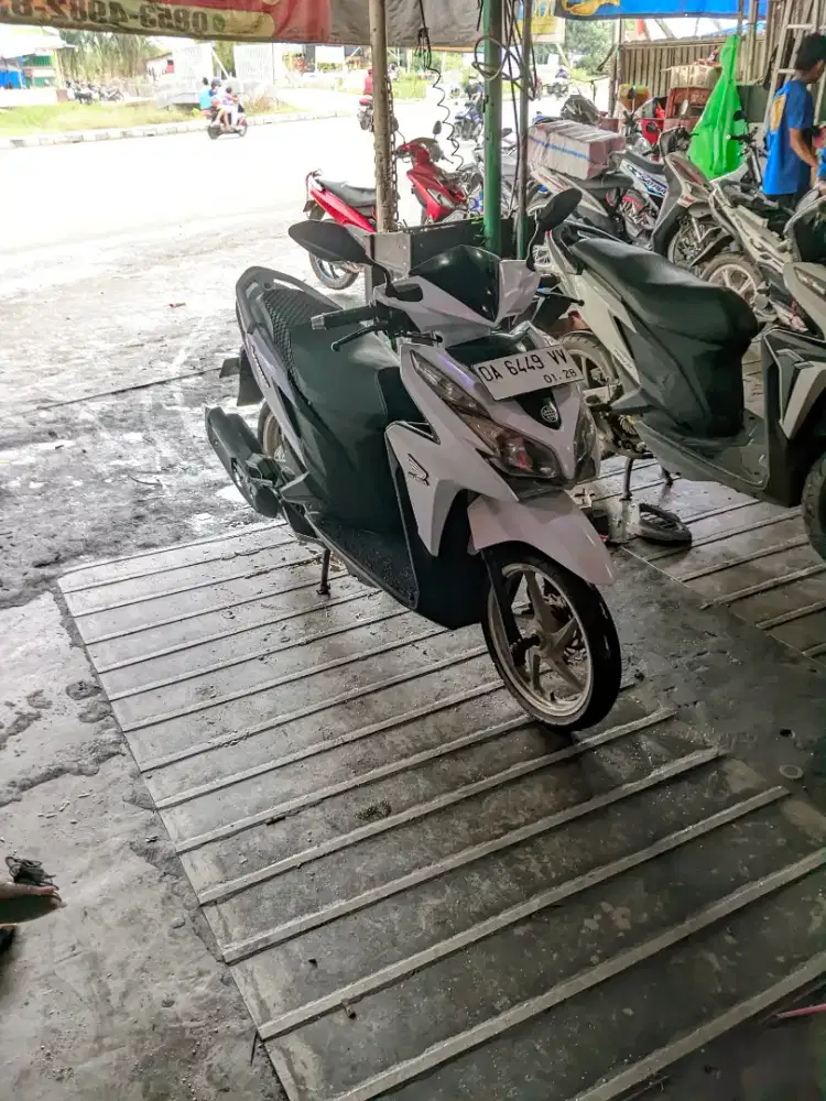 Honda vario kzr 2012 putih lembayung violet