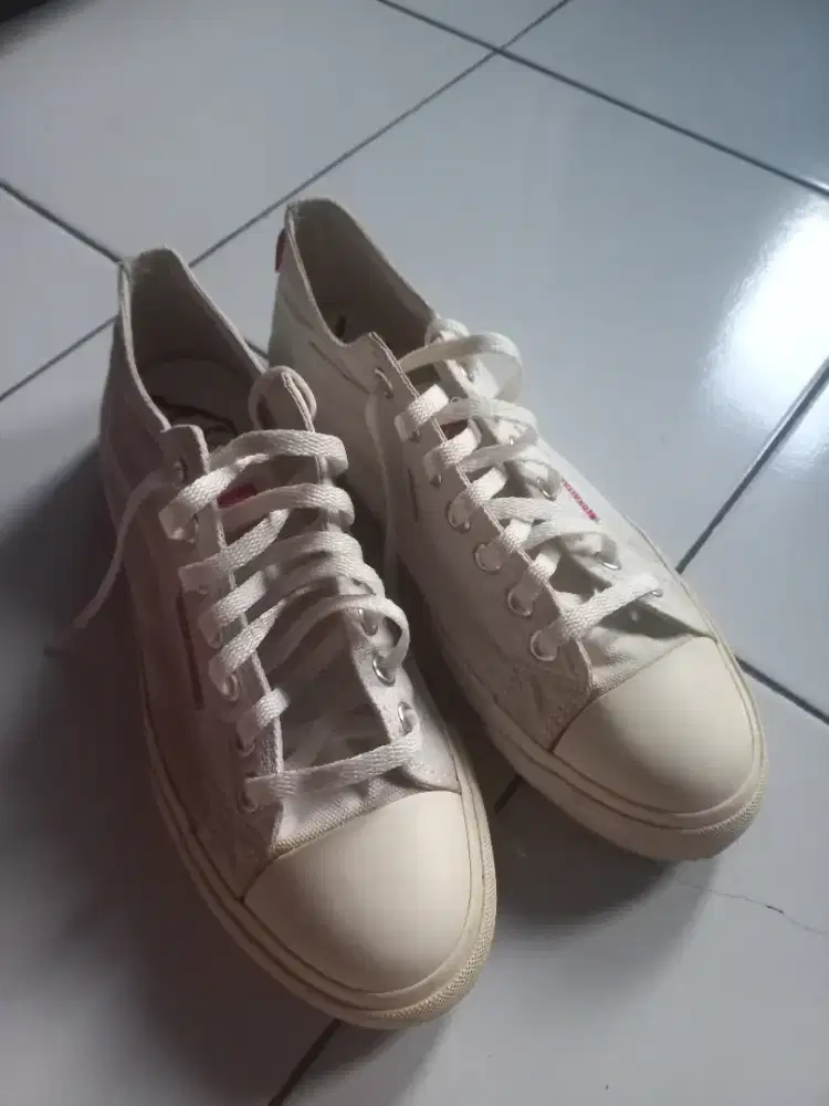 Sepatu Aerostreet Jhosse Low Putih