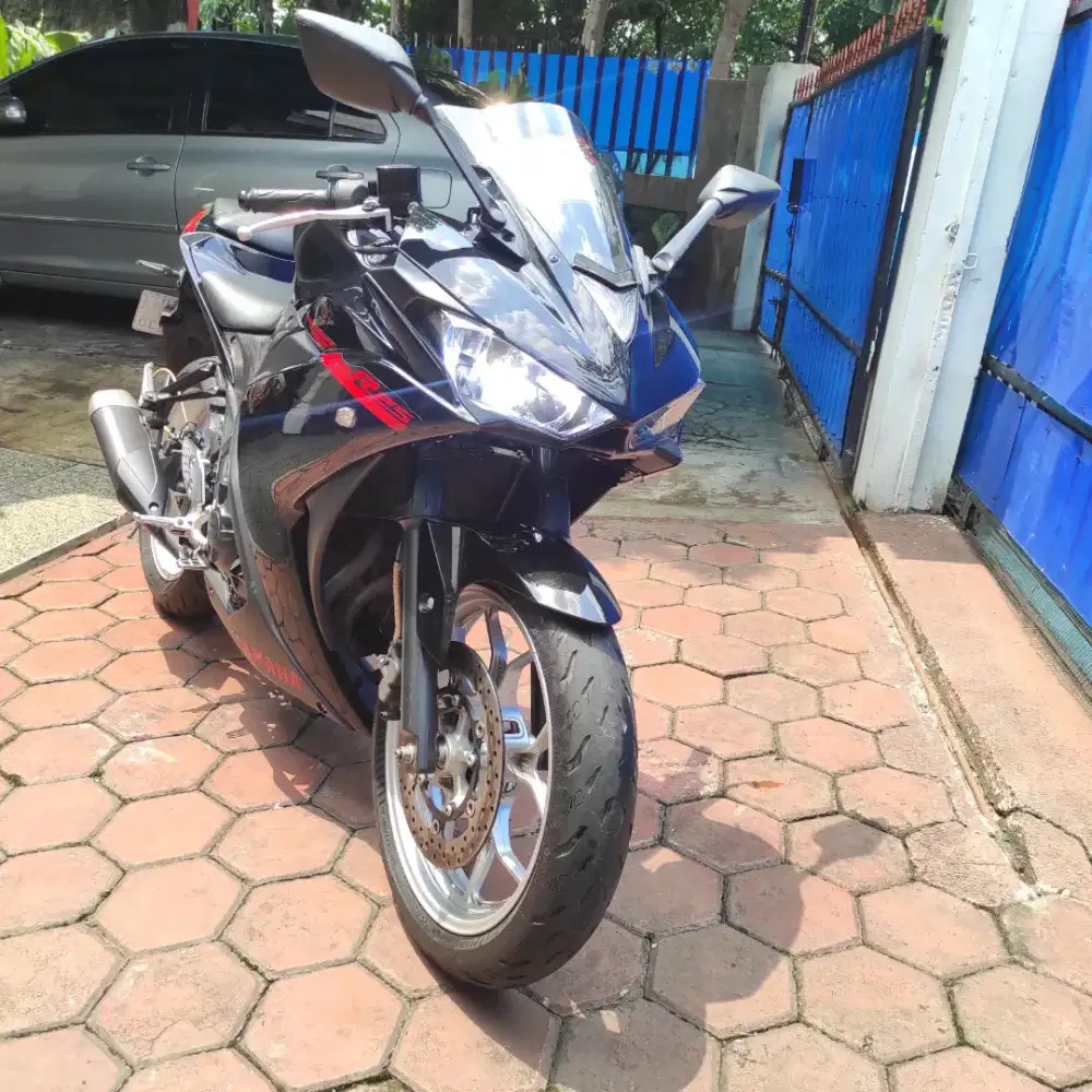 YAMAHA R25 2015