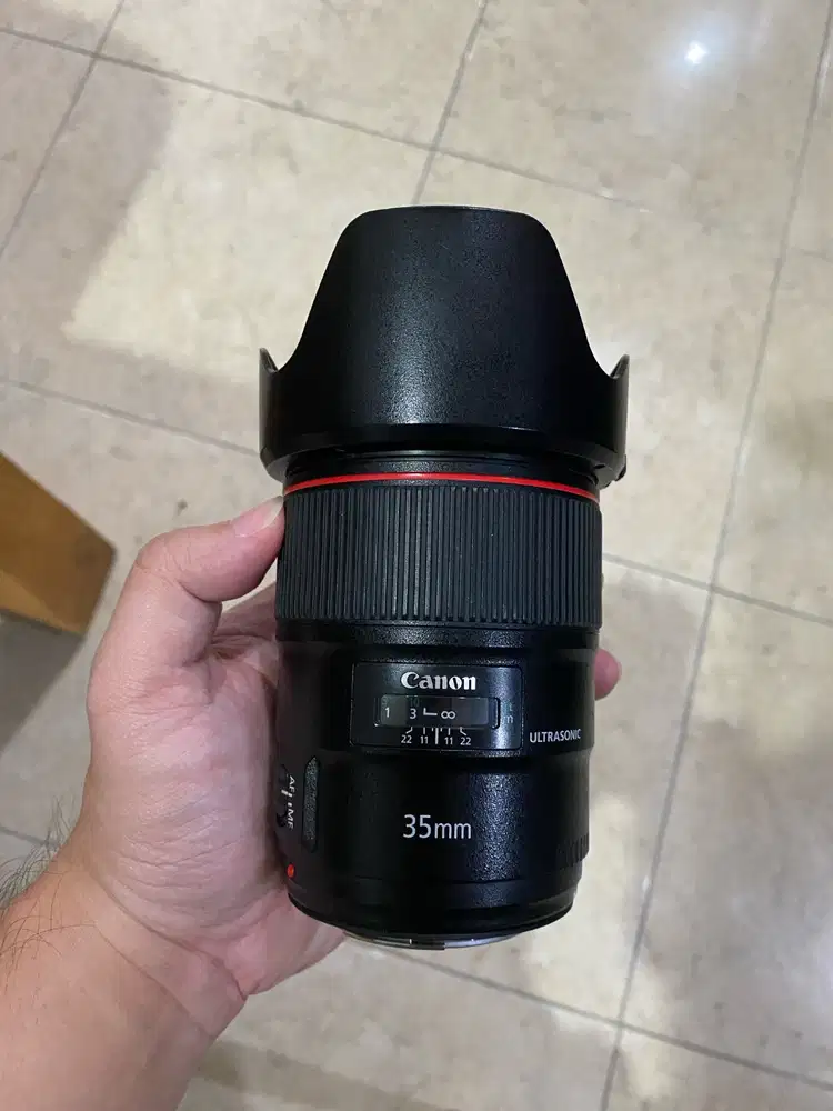 Lensa Fix Canon 35mm f1.4 L Series gelang merah