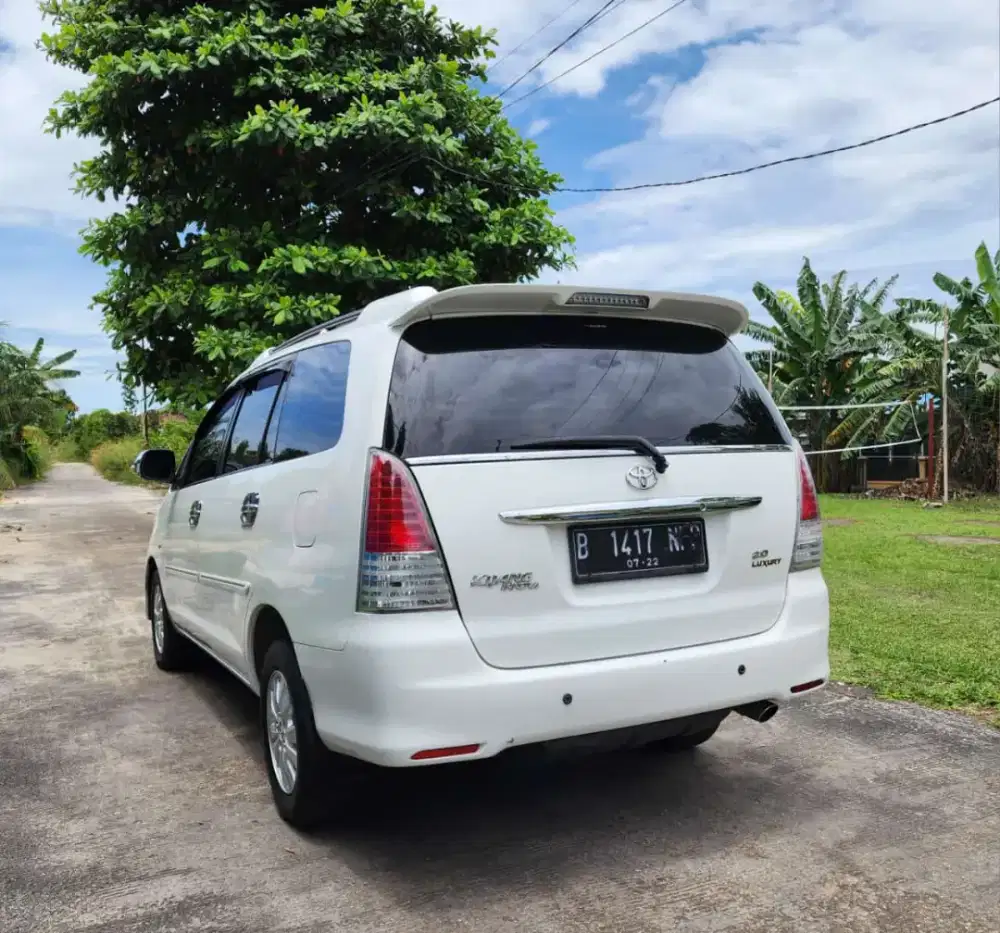 Mobil Innova mulus dan bersih cocok untuk keluarga