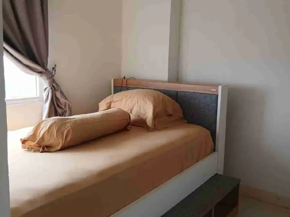 Siap Sewa Bulanan Tahunan Apartemen 2BR Green Pramuka City Tower Chrysant Nyaman, Strategis, Furnished