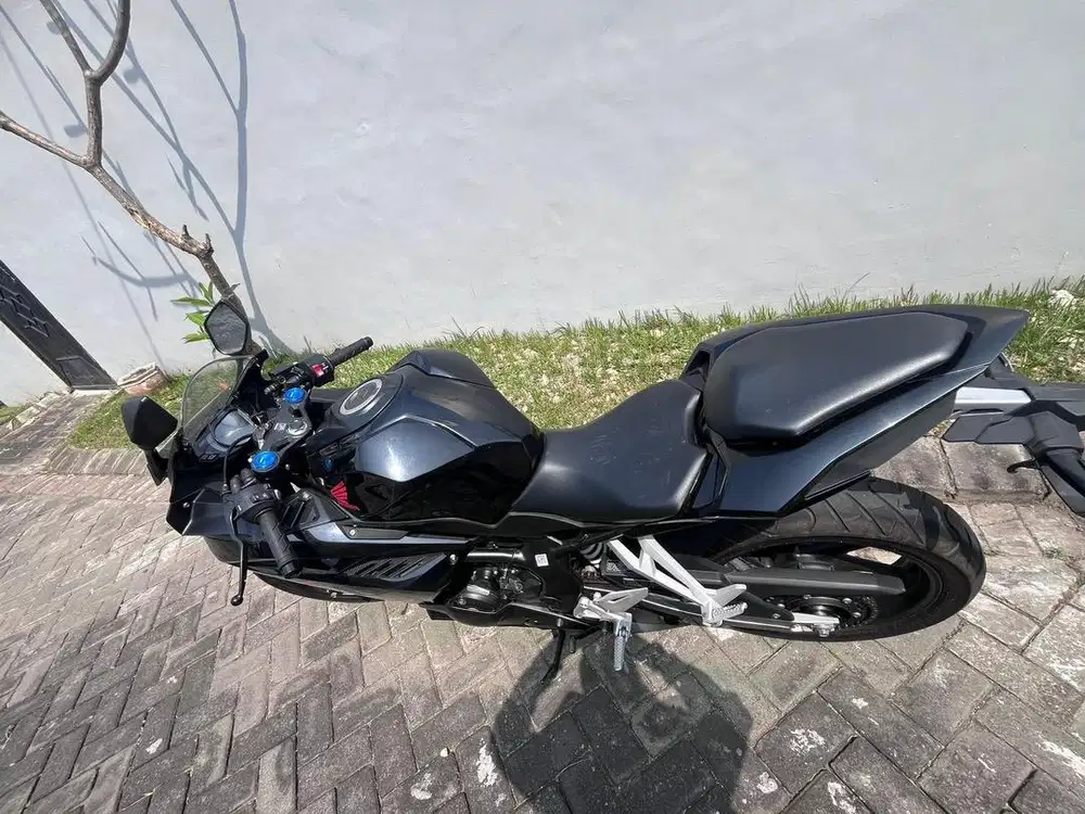 Motor cbr hitam original semua mesin dan aksesoris