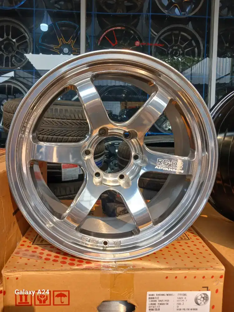 Advan rgd2 ring 18x9 pcd 6x139,7 et 0 high polish mirror.  Fortuner