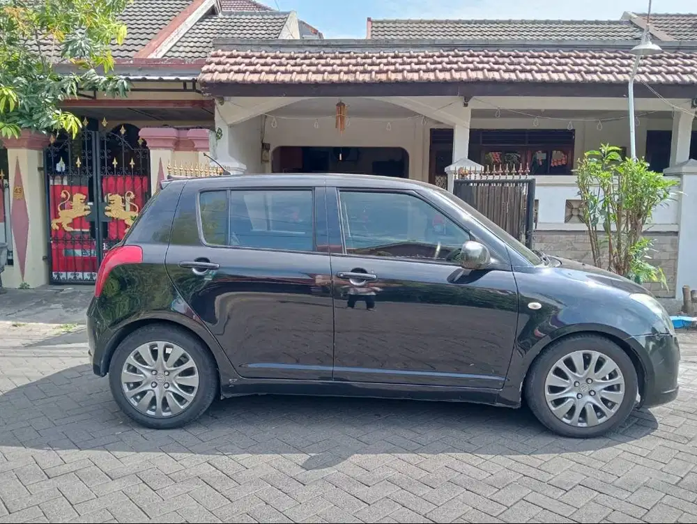 SUZUKI SWIFT GL 1.5 2WD MT CBU  2005/HITAM MTL