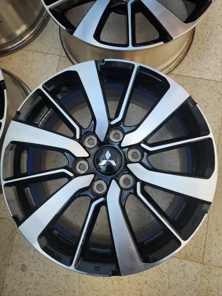 Velg R18 ori all new pajero