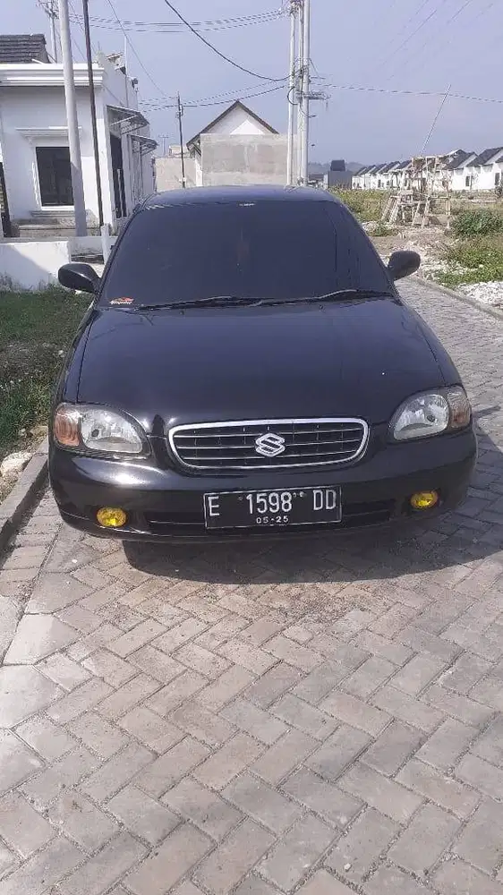 Di jual mobil Suzuki Baleno tahun 2002.