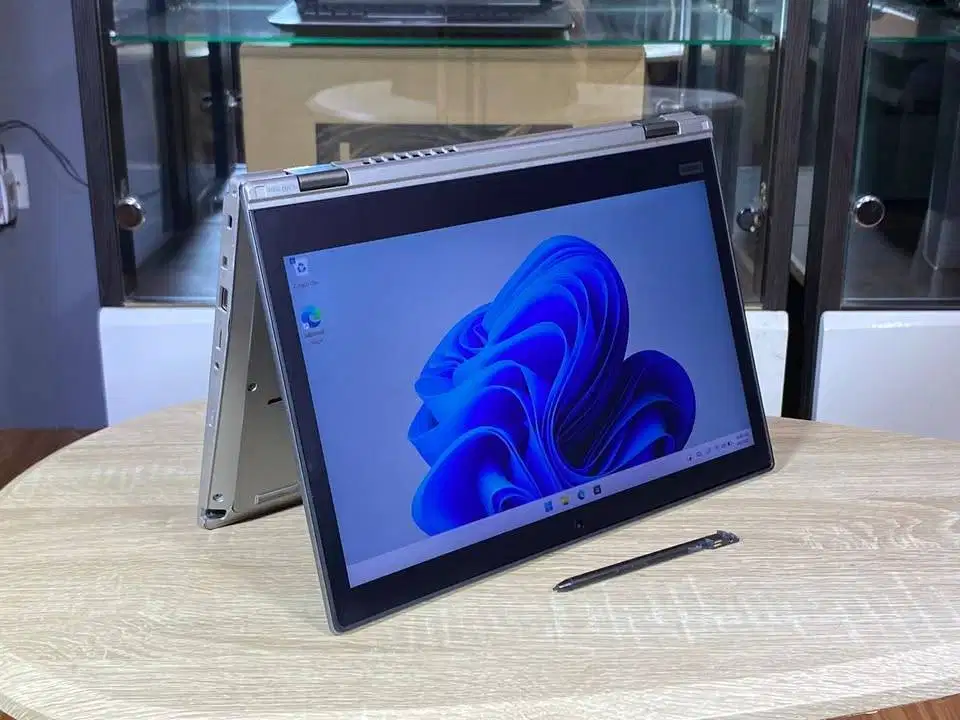 Lenovo Thinkpad Yoga L390 Corei5 8th Ram 16Gb SSD Touchscreen Flip