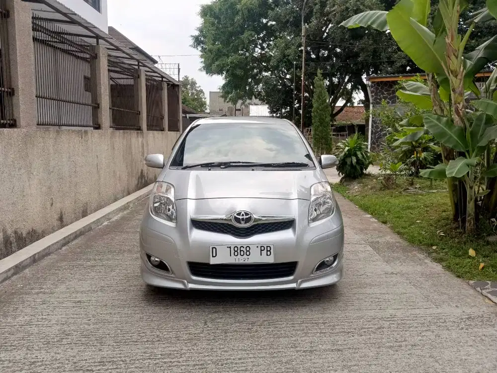 Toyota Yaris s limited matic 2011 silver