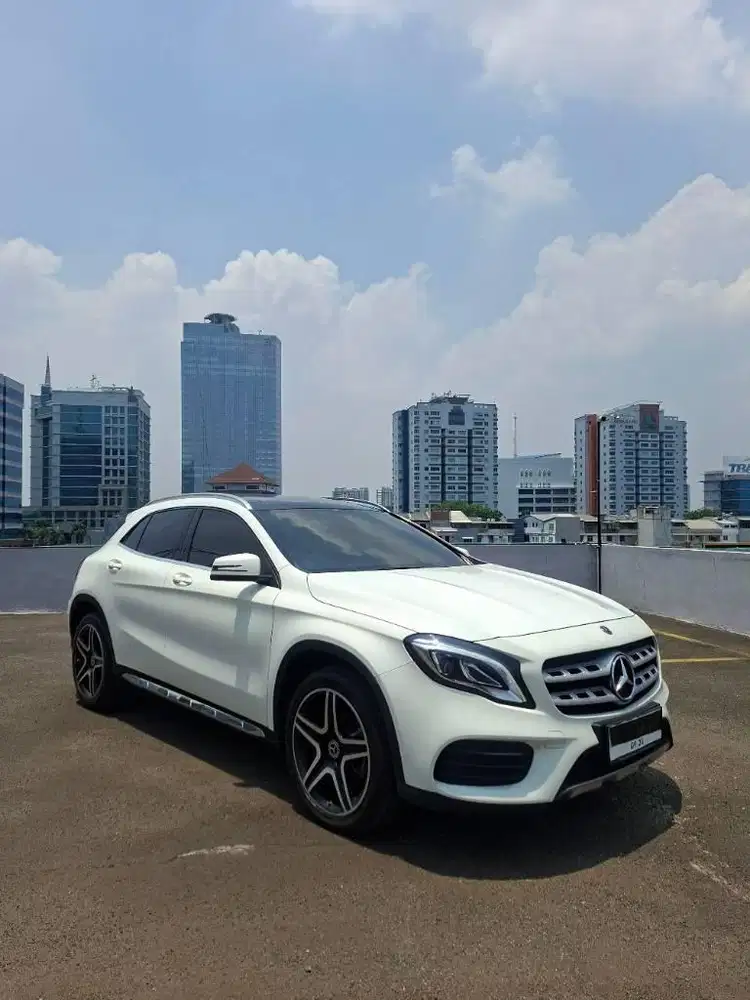 [ Nik 18 ] Mercedes Benz GLA200 / GLA 200 AMG 2018 Putih Panoramic