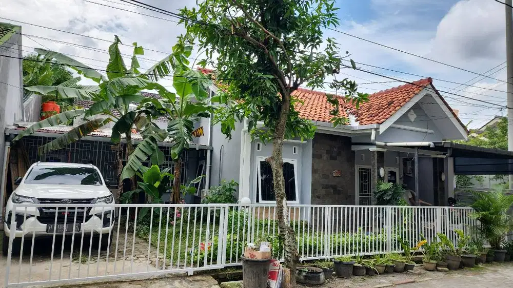 Dijual Rumah dengan halaman luas di Daerah Kedungmundu, Tembalang