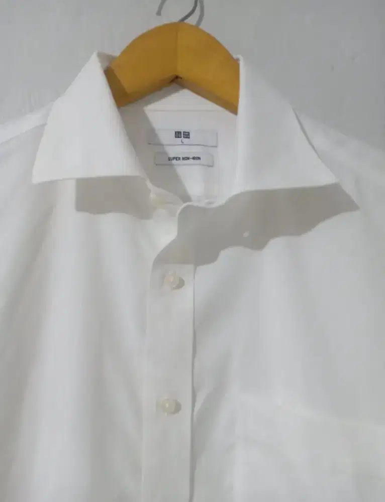 Kemeja Putih Uniqlo Non iron