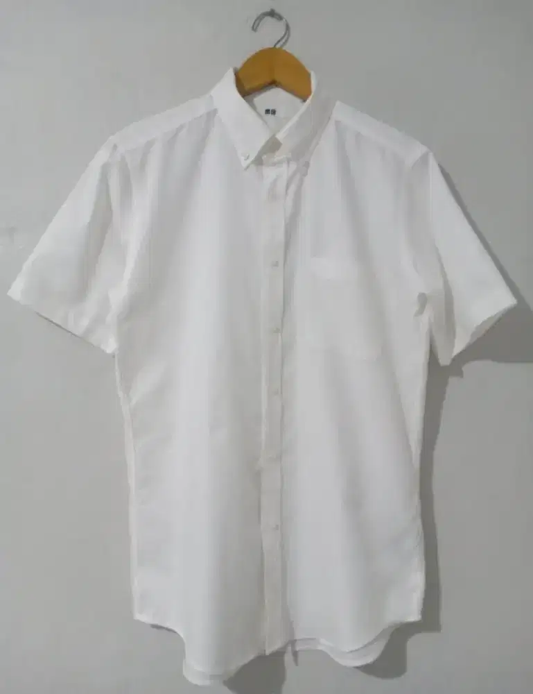 Kemeja Putih Uniqlo L Slim