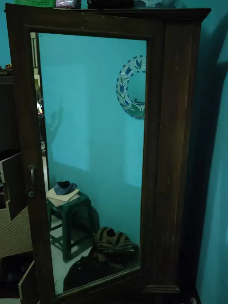 Dijual lemarin kayu meranti