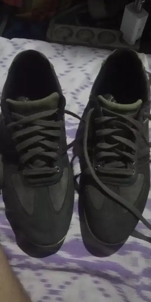 sepatu santai pria merk LARRIE ori uk . 44
