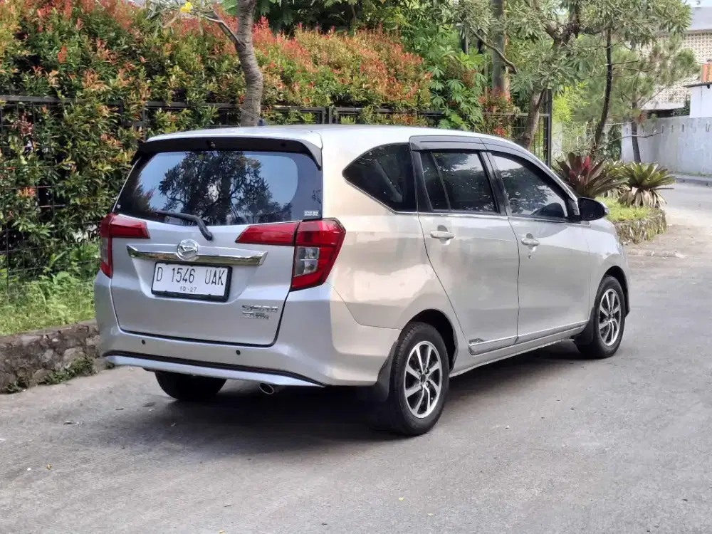Daihatsu SIGRA R DELUXE