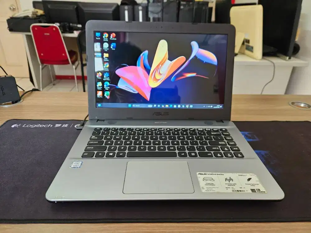 Laptop Asus Vivobook 14 X441UAR | Core i3 Gen 7 | SSD 256 GB | HDD 1 T