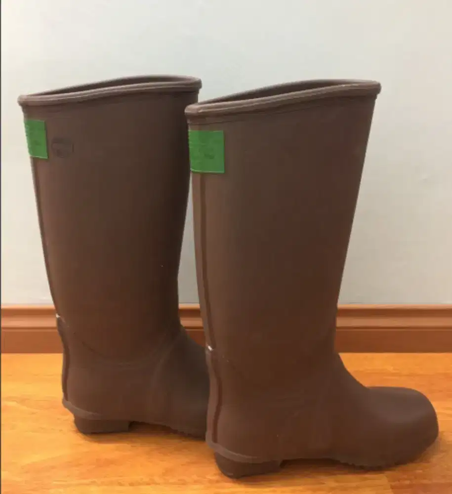 Sepatu tahan listrik (Rubber insulating boots 30kv)