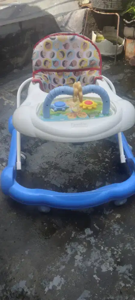 Baby walker. Untuk anak usian 6-10 bln agar cepep bisa jalan