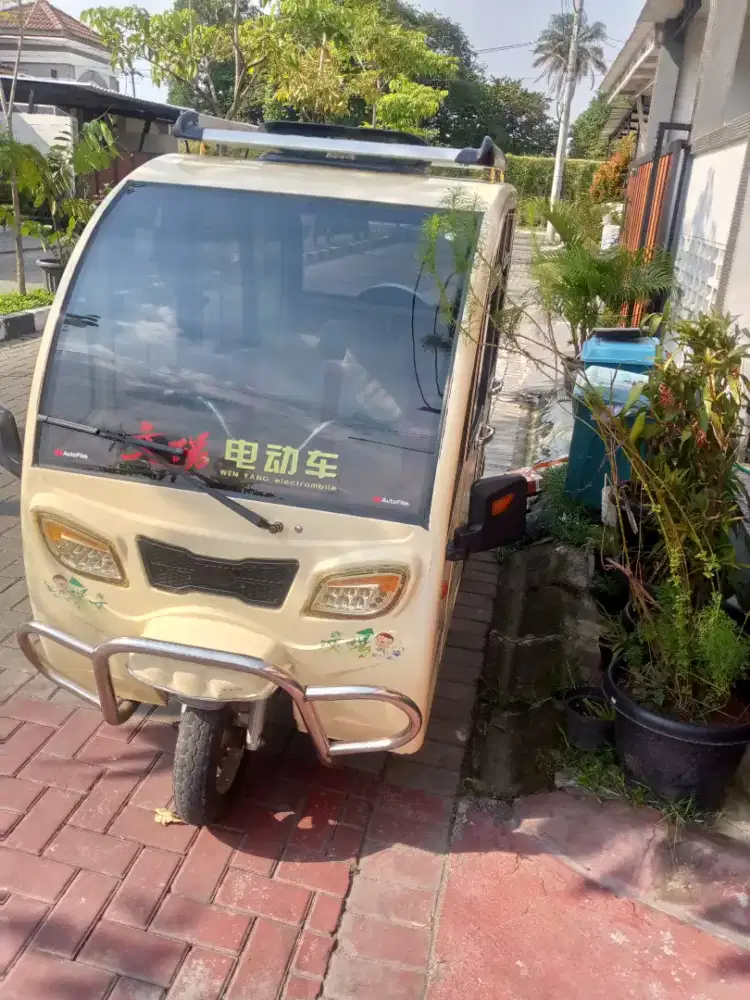 Sepeda listrik roda tiga model bajay