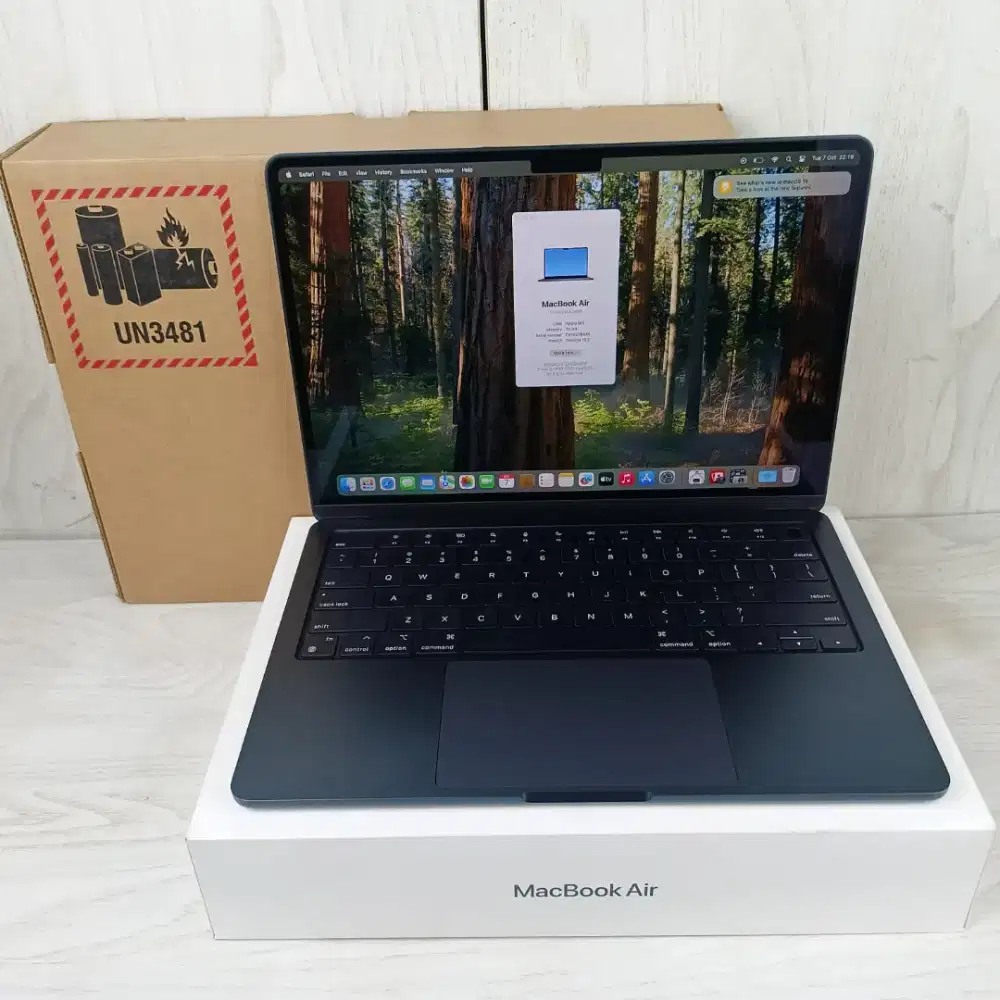 Macbook Air M3 13 Inch Ram 16 Ssd 256  lengkap full set like new