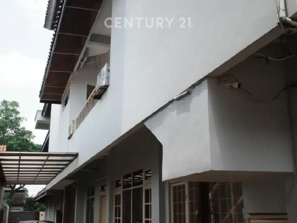 Rumah 3 Lantai Di Area Komersil Cikini Menteng