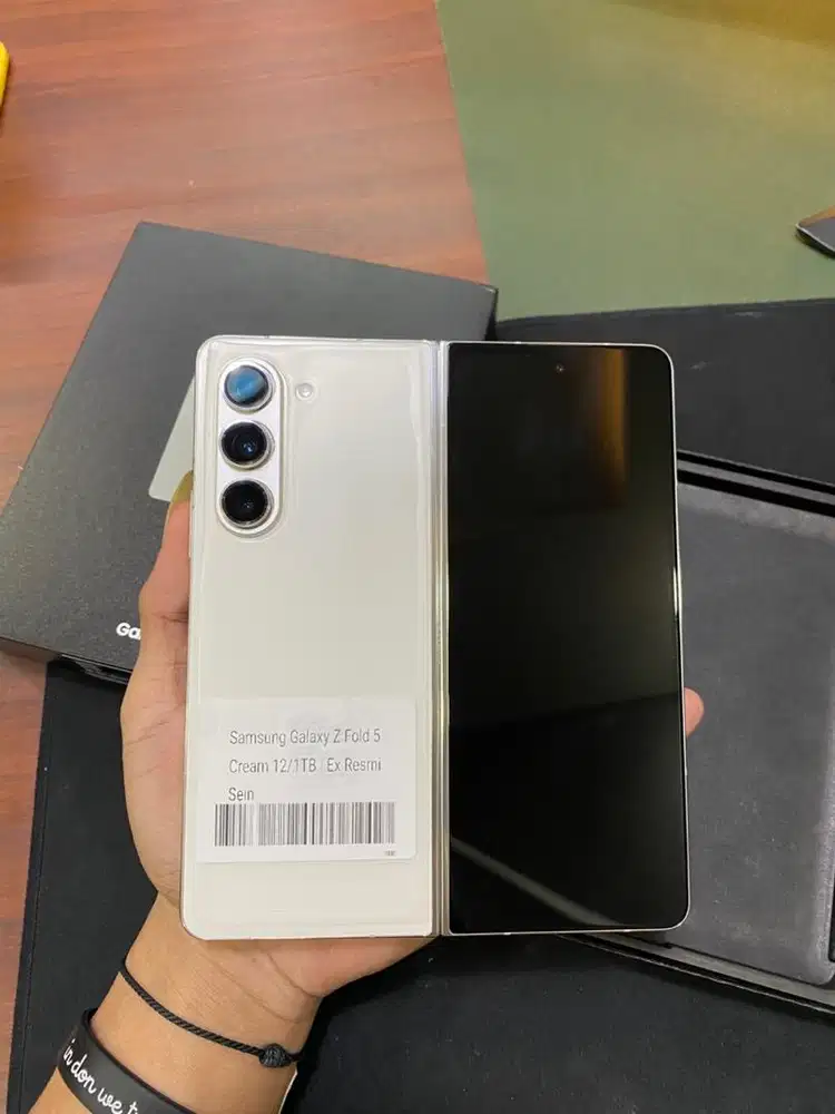 Samsung Galaxy Z Fold5 12/1TB Cream Garansi Resmi Eks Sein