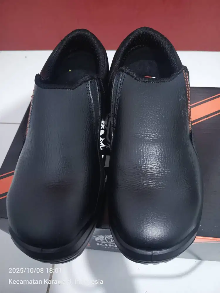 Sepatu safety kung's