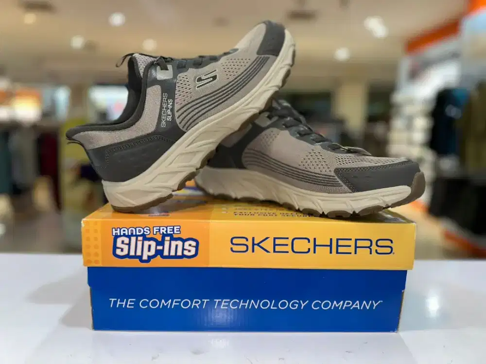 SKECHERS SLIP-INS HILLCREST 2.0