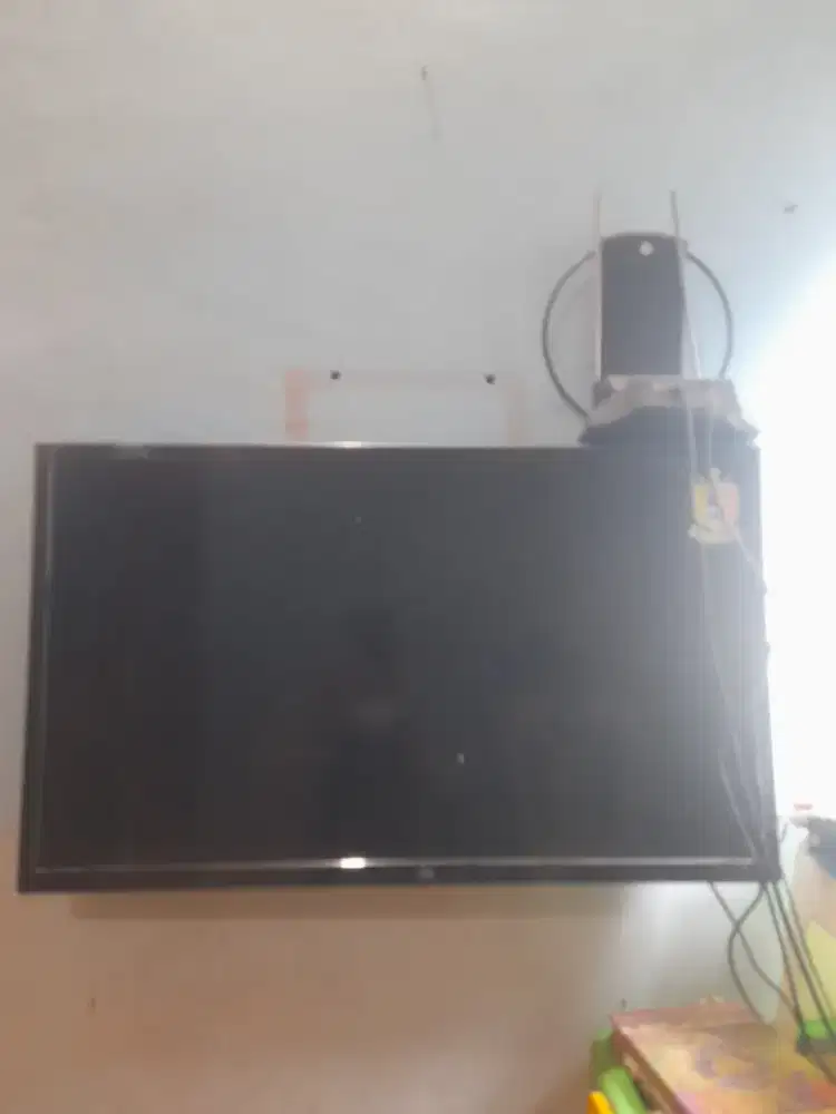 TV bekas  merk SAMSUNG 32 inc masih nyala