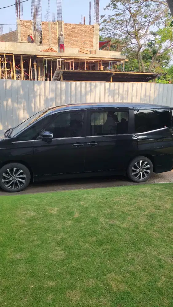 Toyota Voxy 2023 Bensin