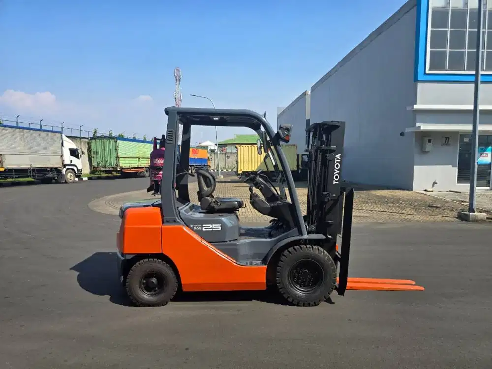 Forklift Th 2014 Toyota 8FG25 (2,5 Ton) Bensin/LPG