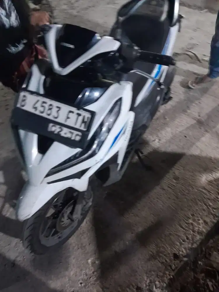 Vario 125 warna putih